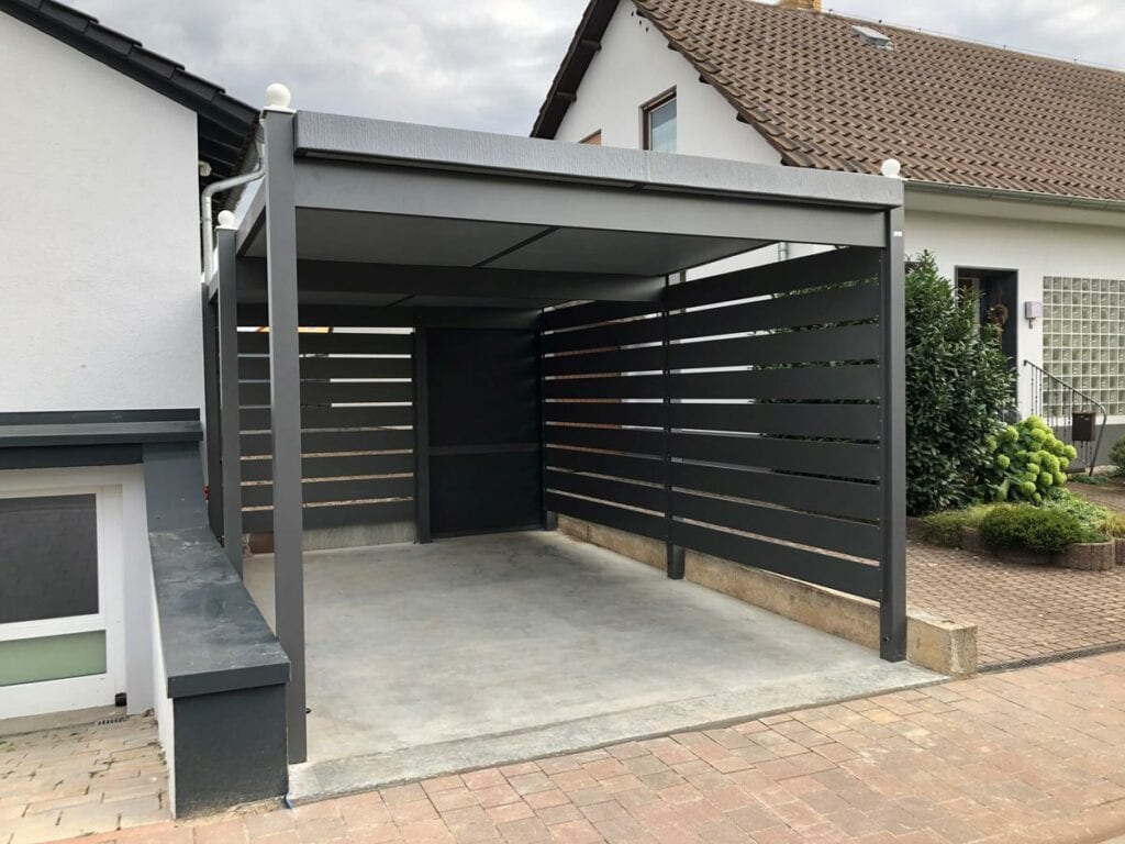 Carport mit Schuppen